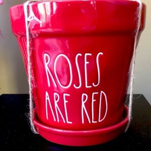 🆕💕 Rae Dunn "Roses are Red" flower pot